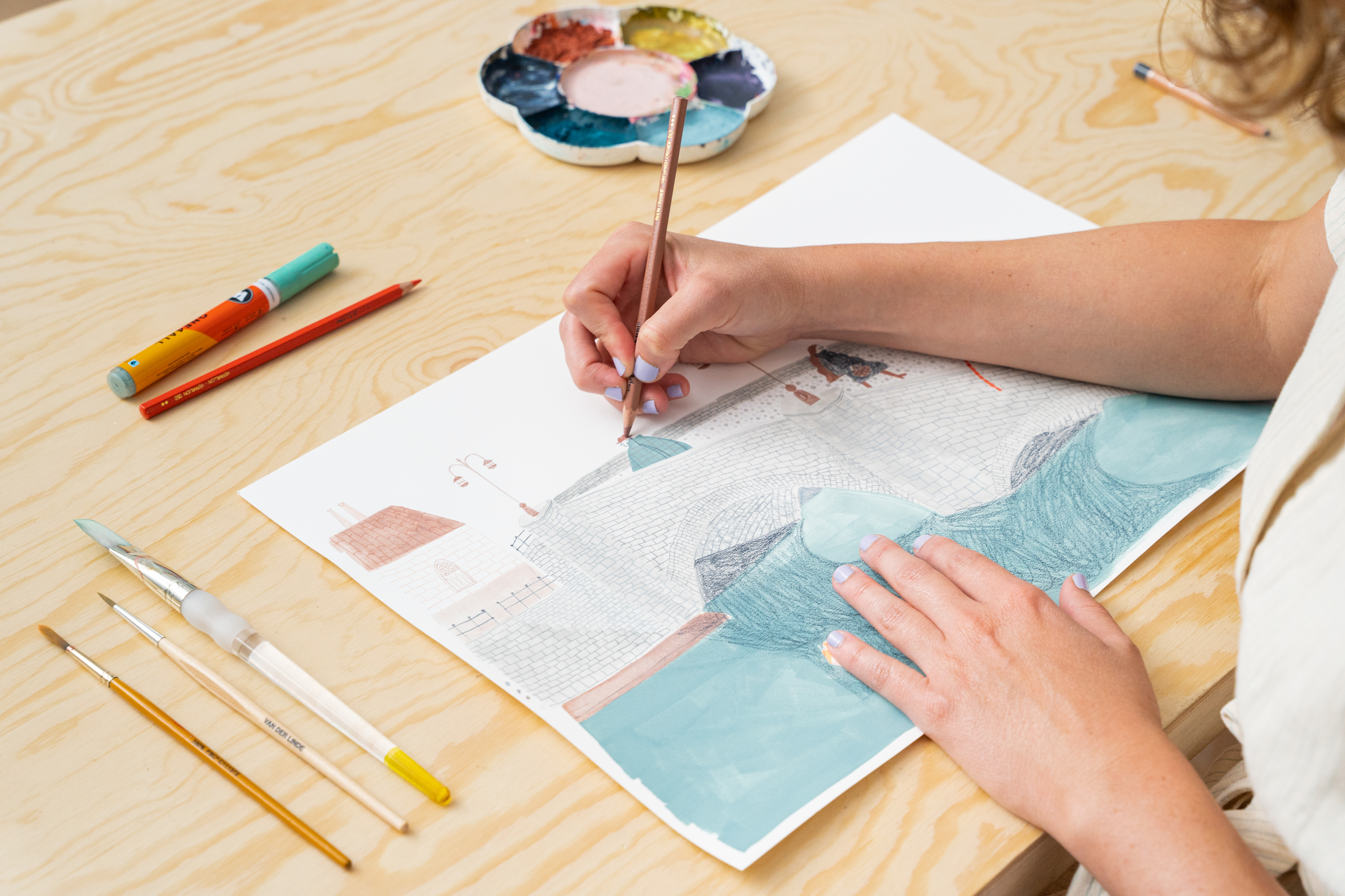 Studioaufnahme Rachel Katstaller beim Illustrieren