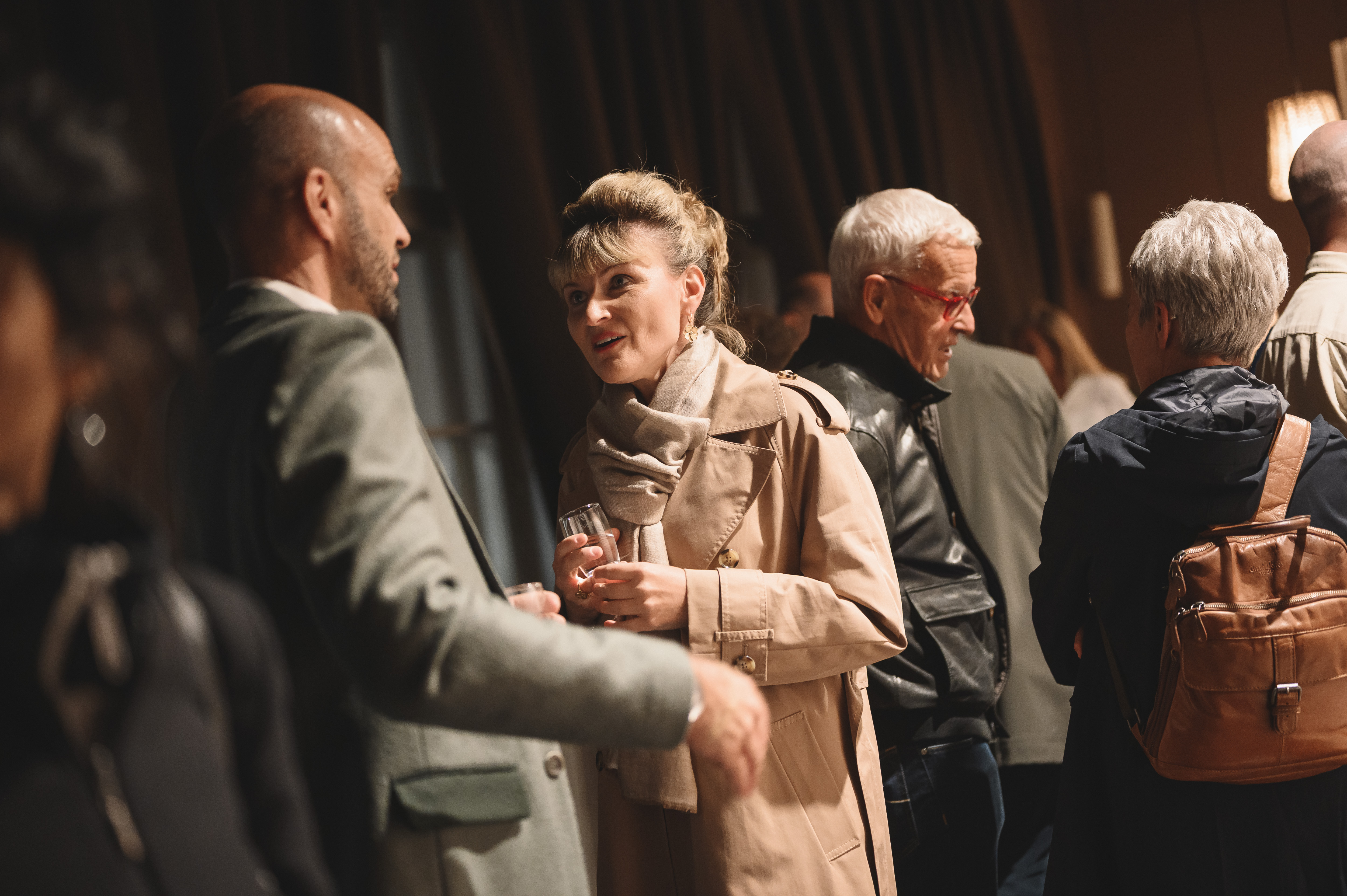 Besucher und Ehrengäste