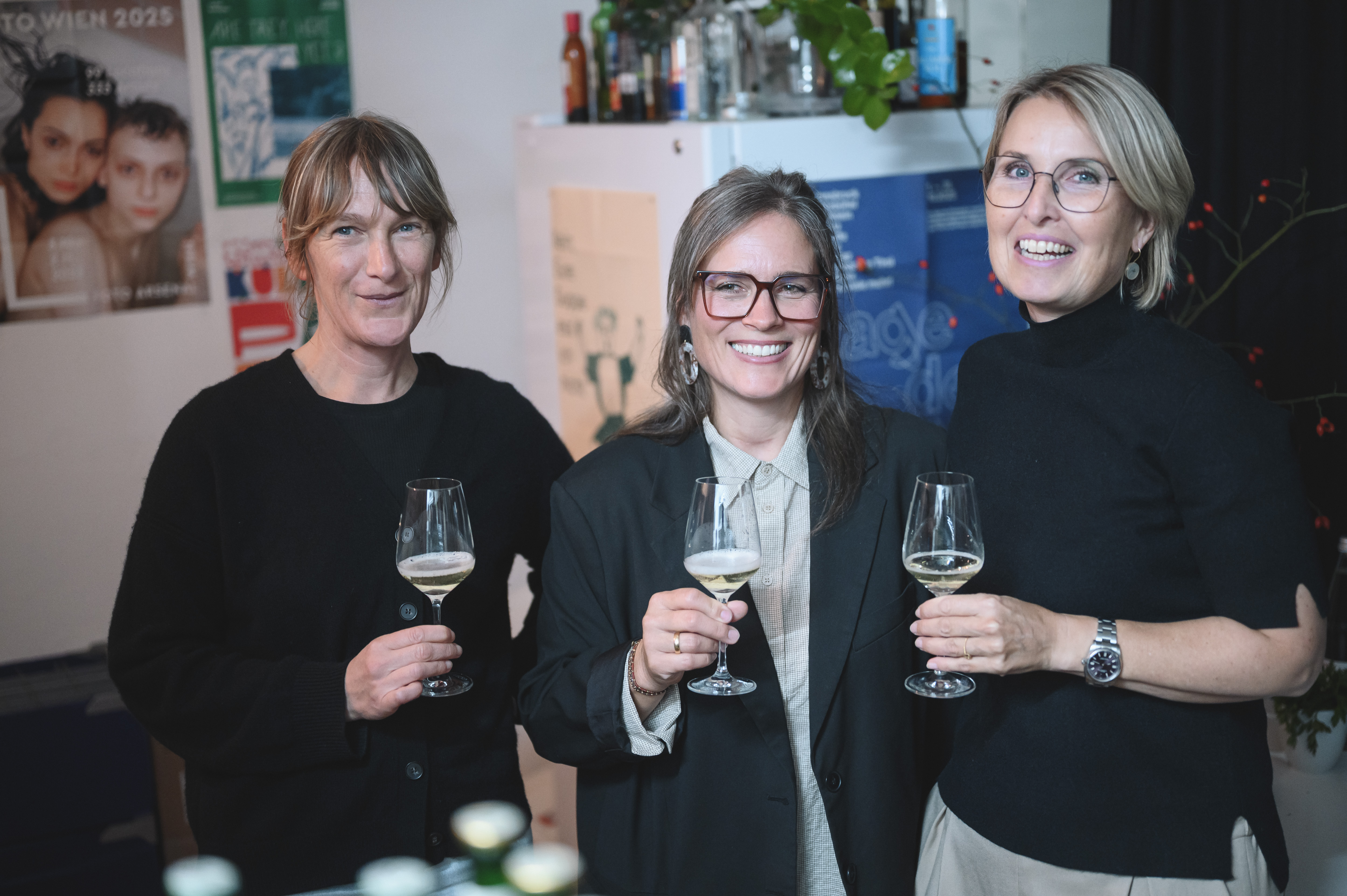 Gruppenfoto Team WEI  SRAUM an der Bar