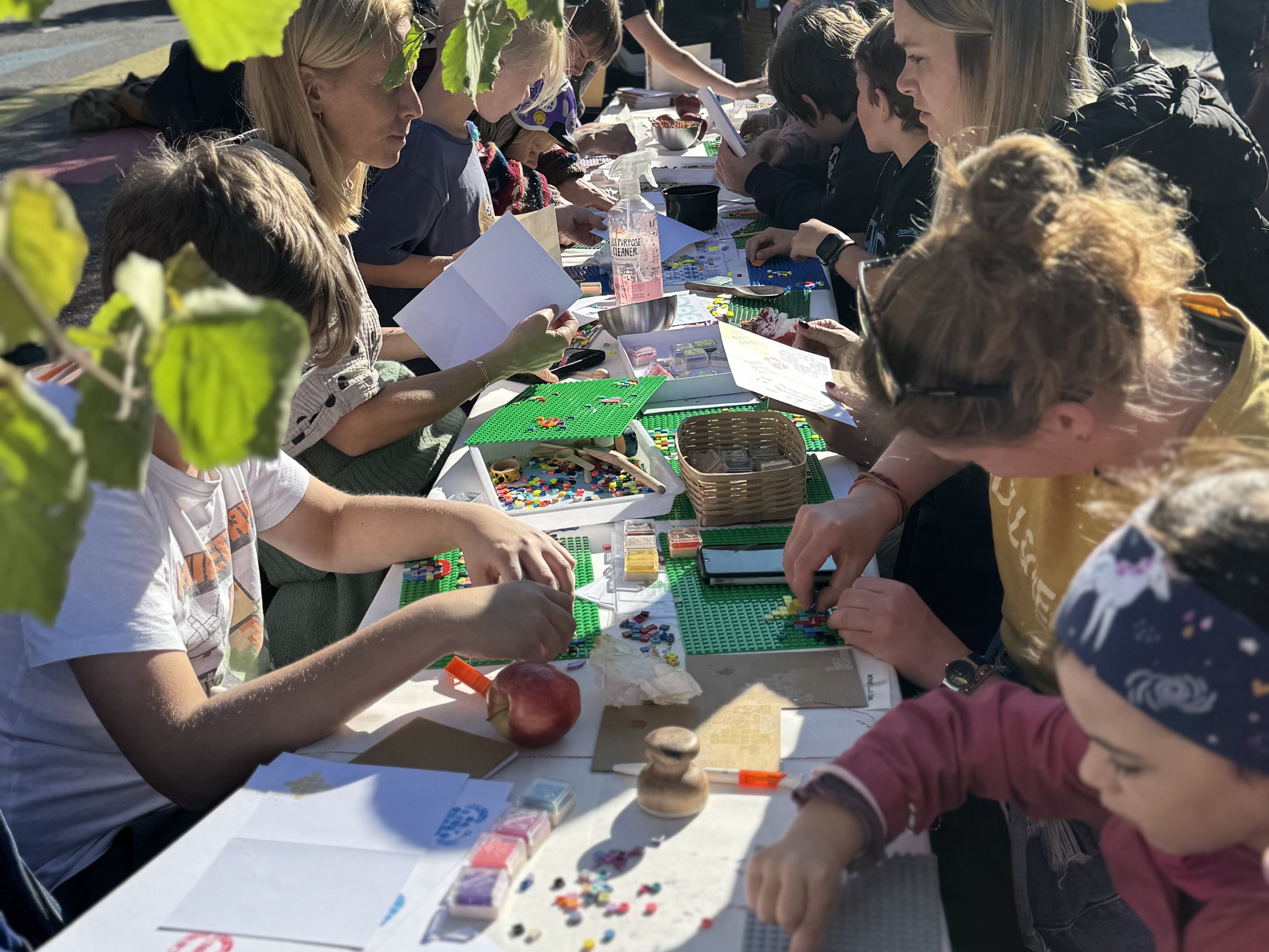 Teilnehmer:innen beim offenen Workshop 